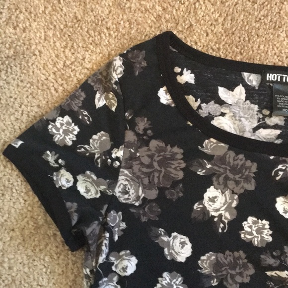 NWOT Black and White Floral Crop Top - Picture 3 of 7